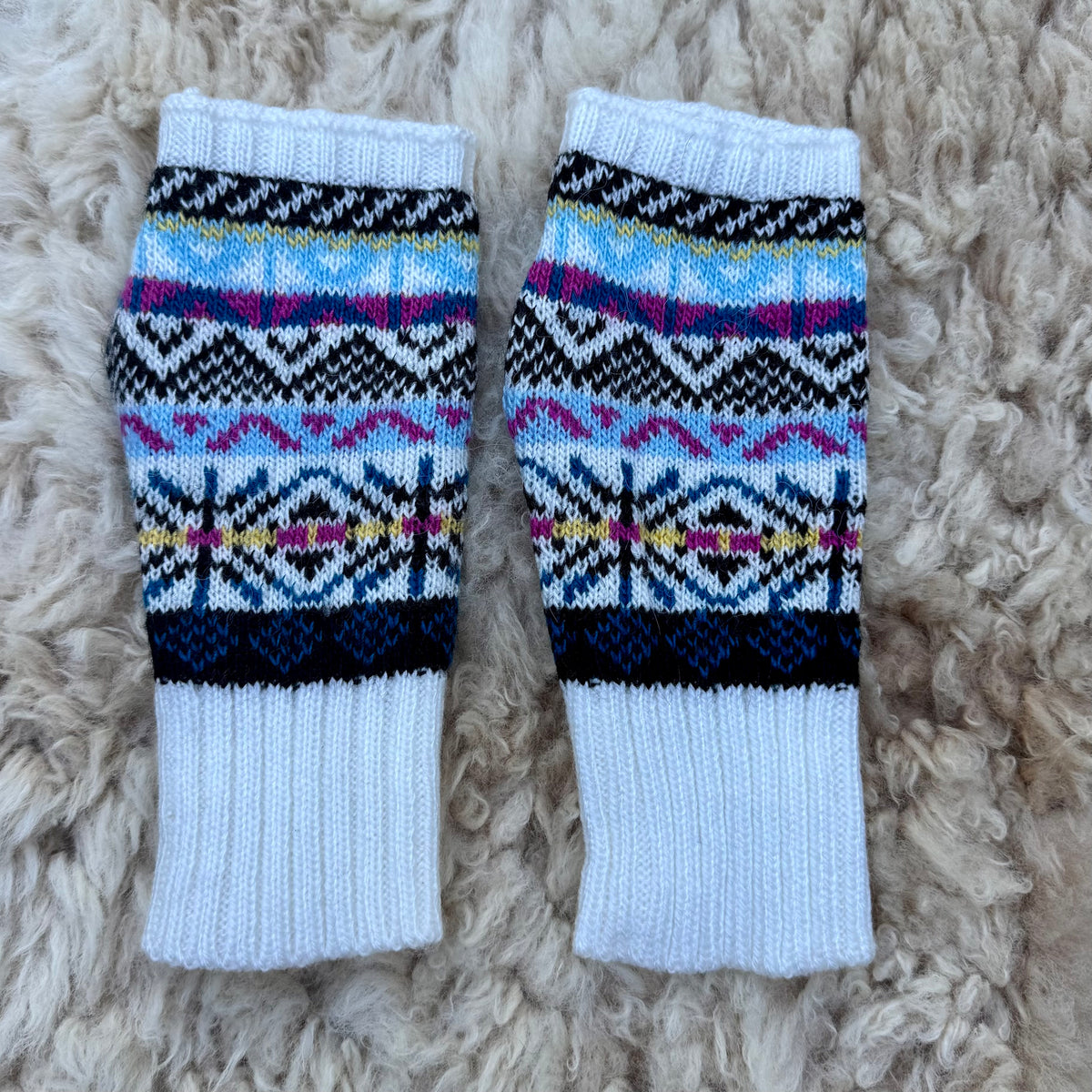 Alpaca Blend Fair Isle Fingerless Gloves- White