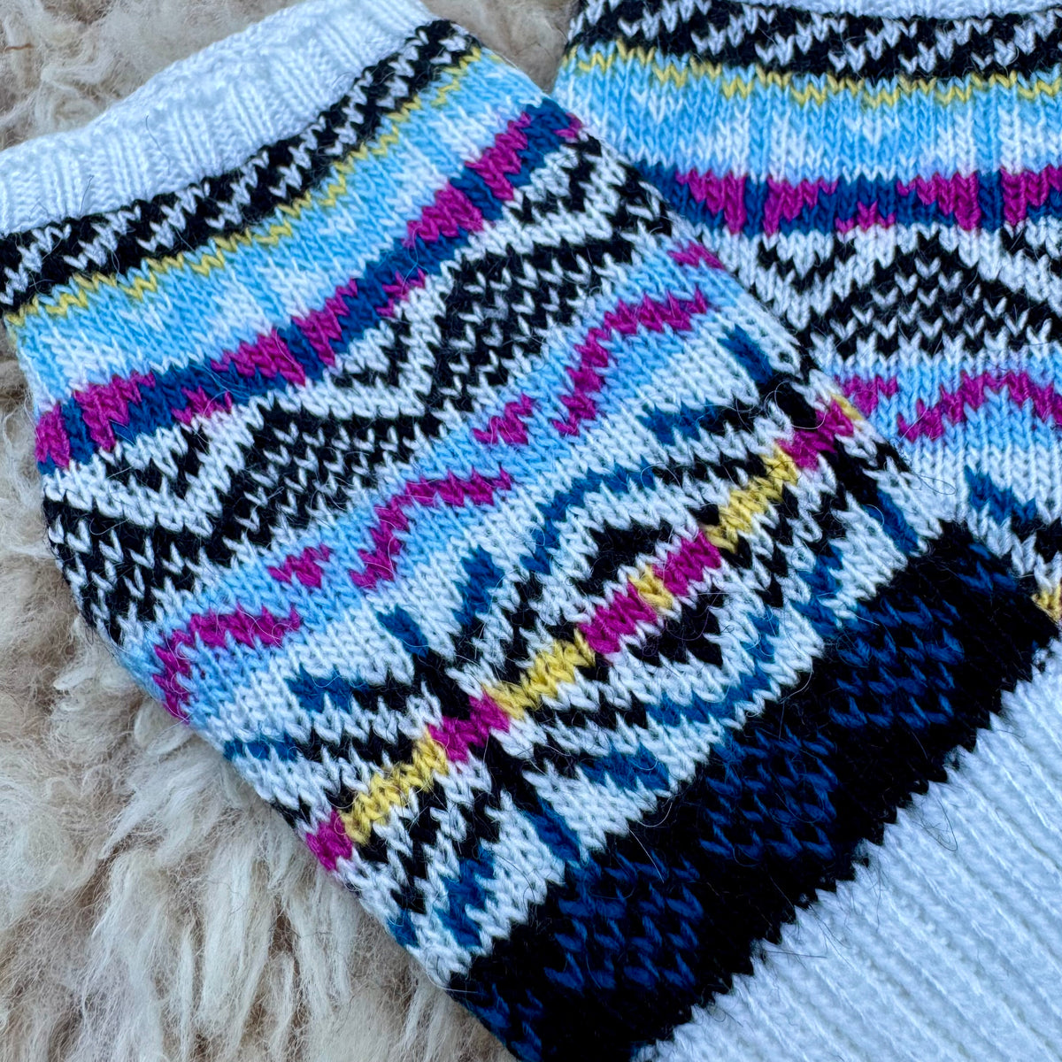 Alpaca Blend Fair Isle Fingerless Gloves- White