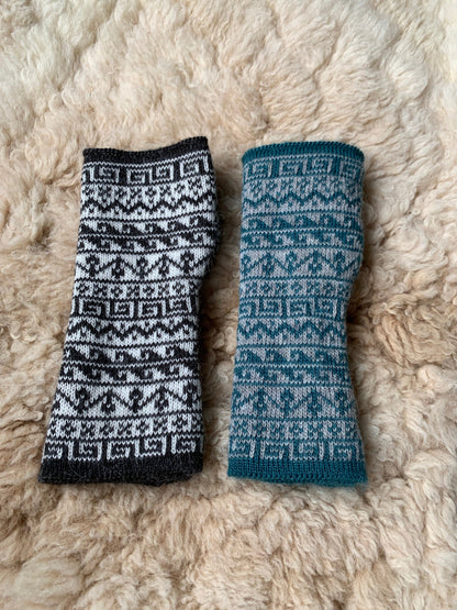 [hidden] Teal & White Nordic Alpaca Fingerless Gloves