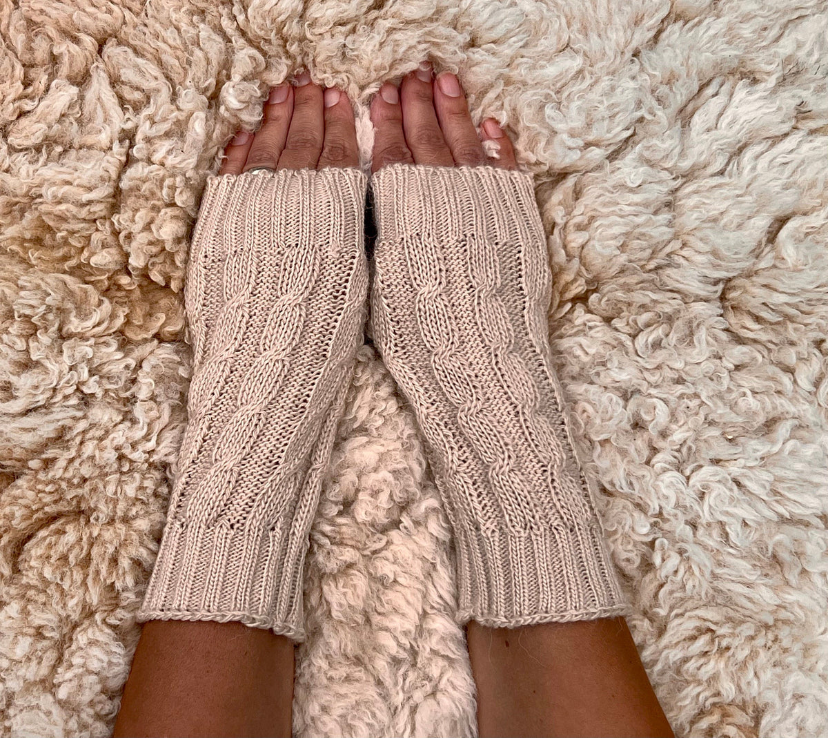 Oatmeal Beige Cable Knit Alpaca Fingerless Gloves, photo 4