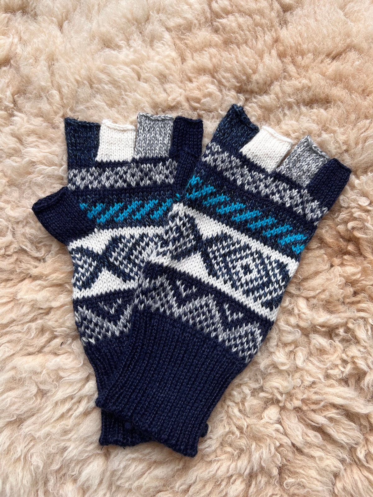 Grey & Navy Andean Fair Isle Half-Finger Alpaca Gloves, photo 5