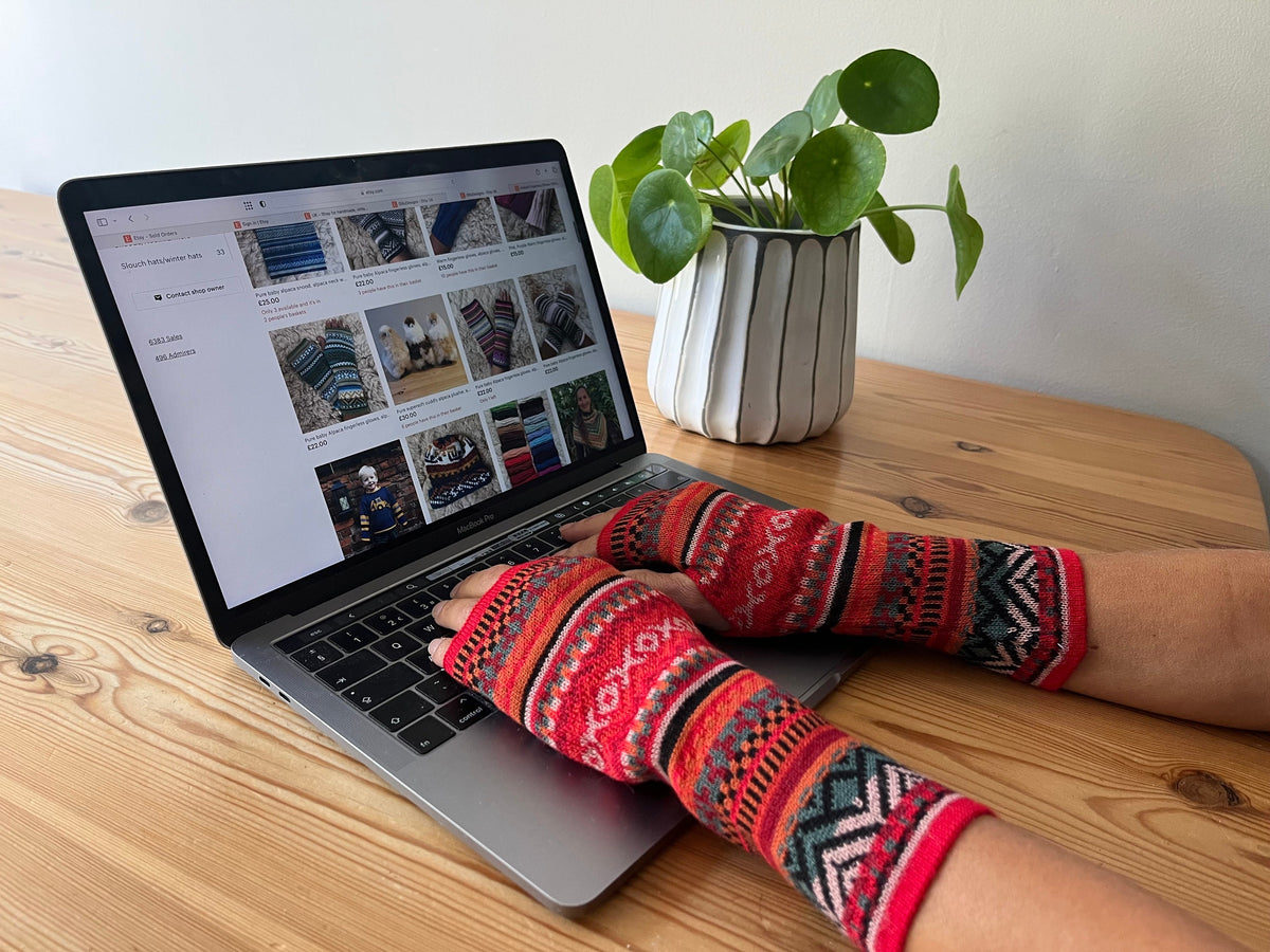 [hidden] Scarlet Red Fair Isle Baby Alpaca Fingerless Gloves, photo 2