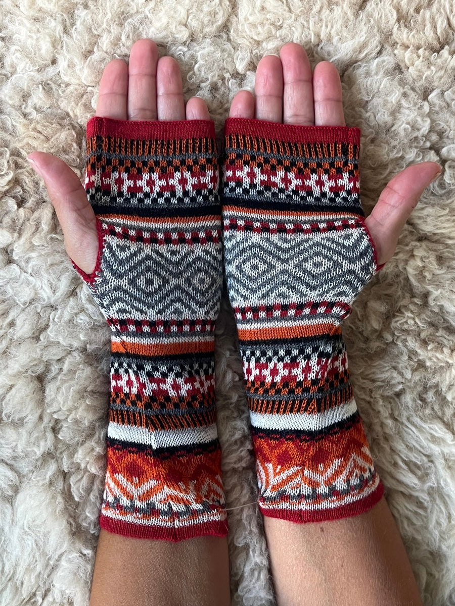 Grey & Red Fair Isle Baby Alpaca Fingerless Gloves, photo 4