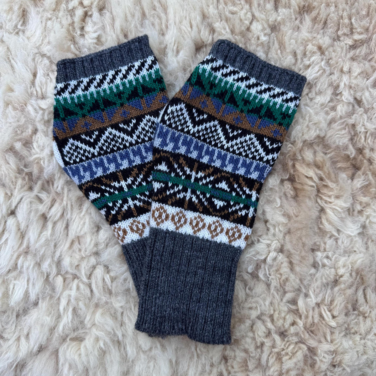 Alpaca Motif Fair Isle Fingerless Gloves, photo 7